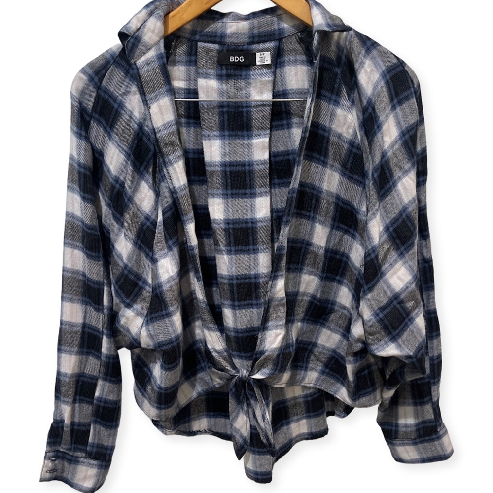 Urban outfitters plaid tie top💙